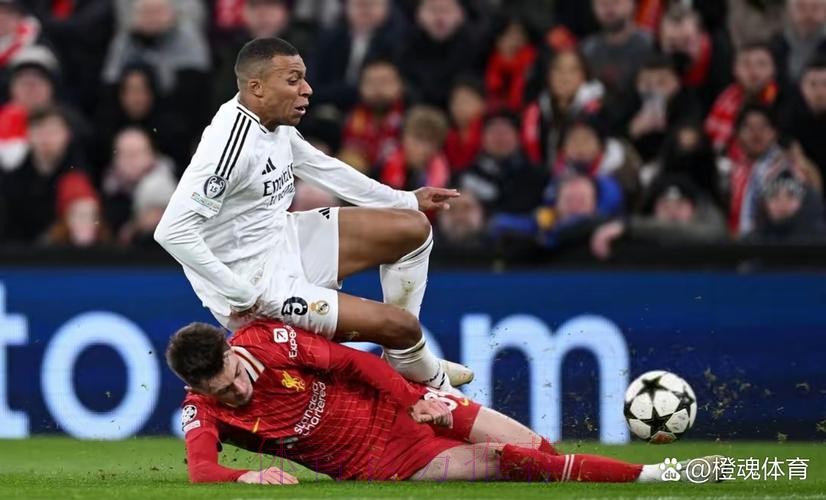 太阳报：一位皇马的球迷烧毁了姆巴佩的球衣